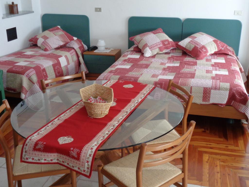 Mont Gele Hotel Ollomont Room photo
