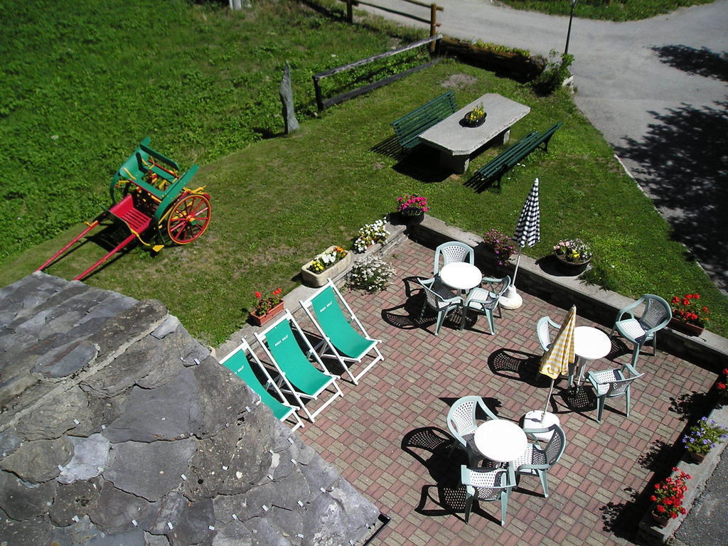 Mont Gele Hotel Ollomont Exterior photo