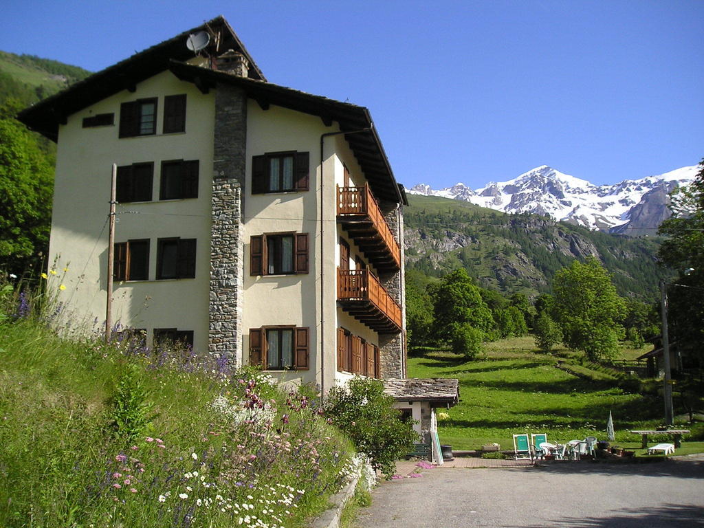 Mont Gele Hotel Ollomont Exterior photo