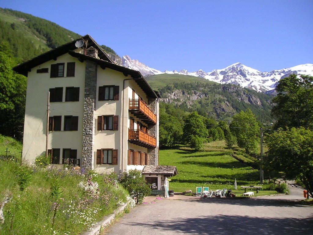 Mont Gele Hotel Ollomont Exterior photo