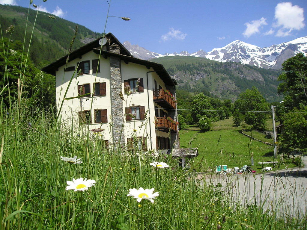 Mont Gele Hotel Ollomont Exterior photo