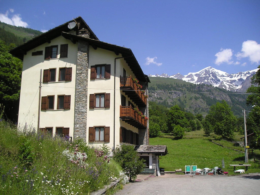 Mont Gele Hotel Ollomont Exterior photo