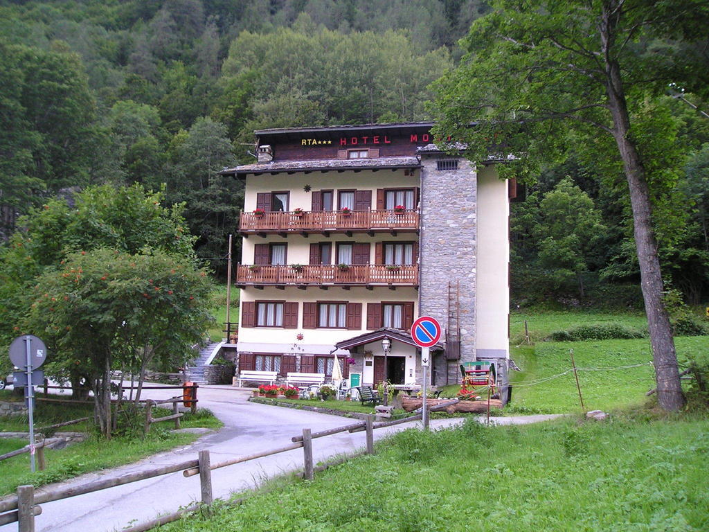 Mont Gele Hotel Ollomont Exterior photo
