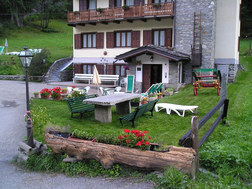 Mont Gele Hotel Ollomont Exterior photo